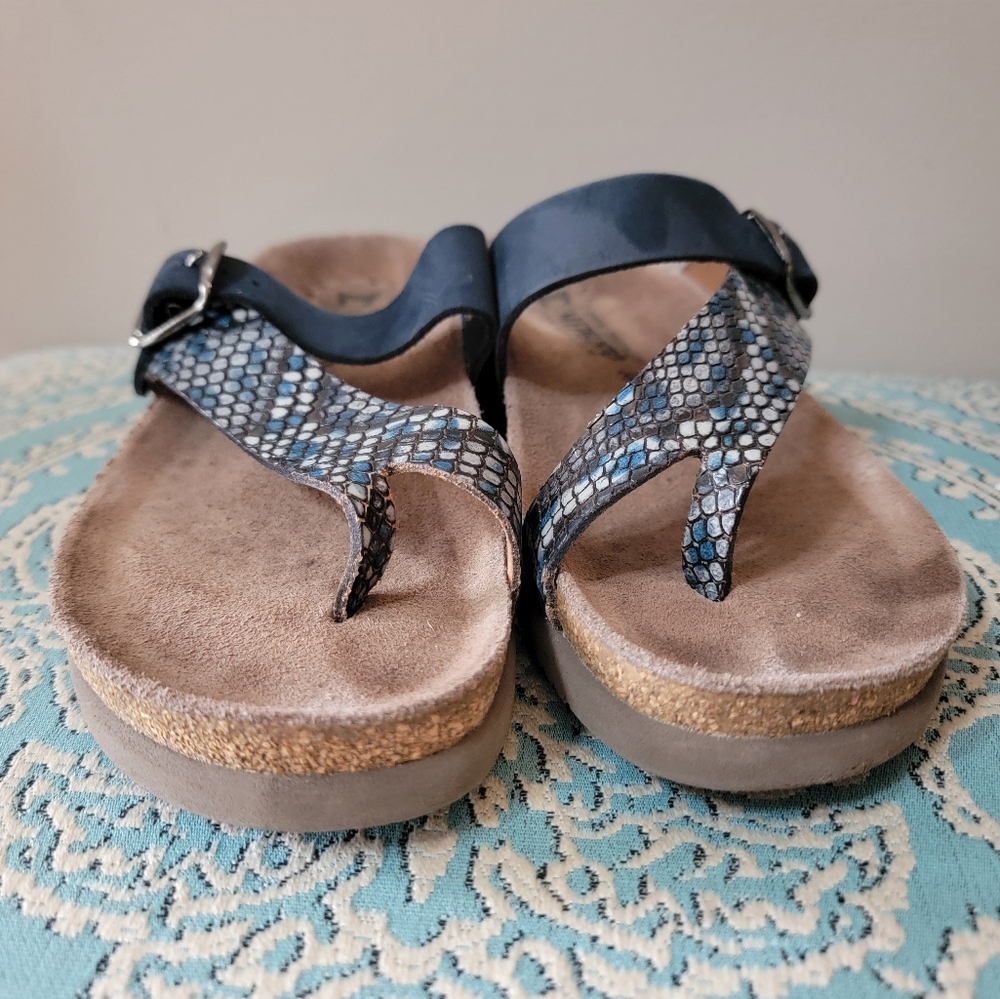 Stylish Blue Snake Print Sandals